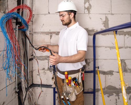 Verificarea instalației electrice înainte de a cumpăra o casă sau un apartament. La ce te uiți și ce întrebi
